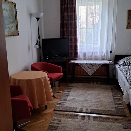 Villa Julia Boedapest Buitenkant foto