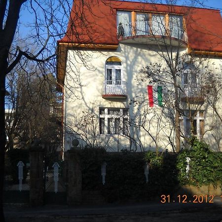 Villa Julia Boedapest Kamer foto